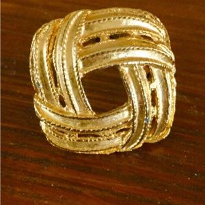 5266 SCARF CLIP Vtg Interwoven Rounded Square Gold tone Scarf Clip Heavy